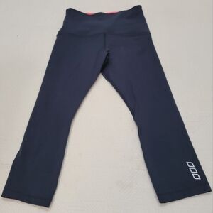 Lorna Jane grey cropped leggings.